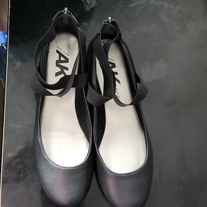 Anne Klein size 11 M black sport shoes